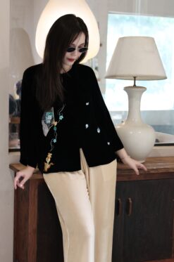 Áo cổ truyền thêu thủ công quạt đen 1